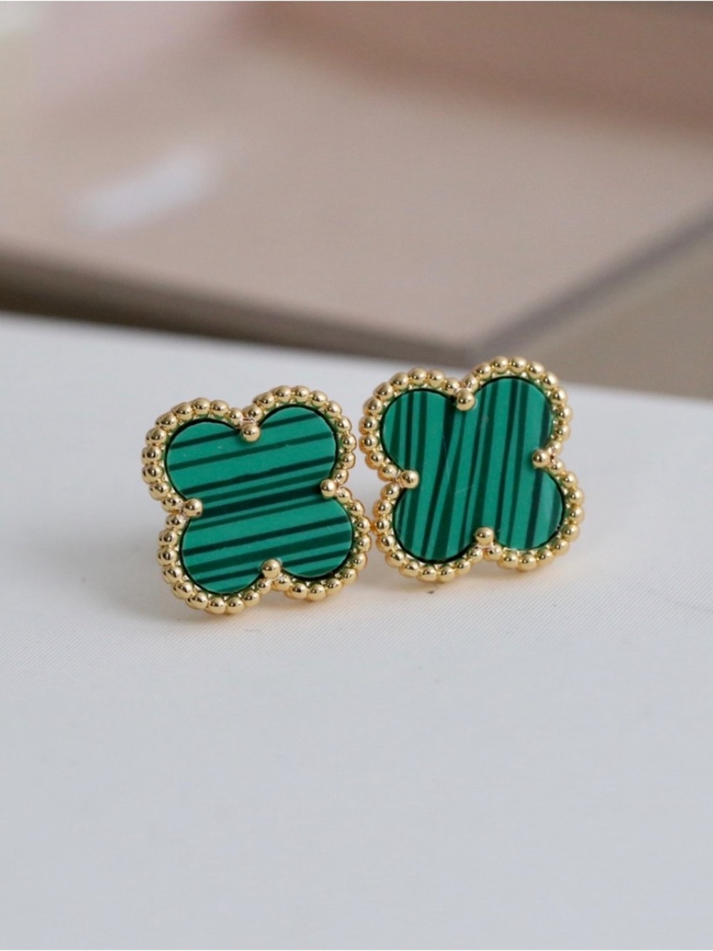 18k Yellow Gold Beaded Edge Green Malachite Clover Stud Earrings
